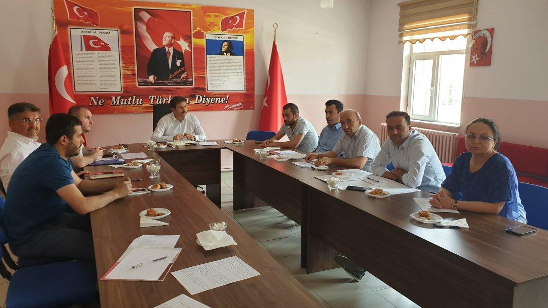 Eğitim Bölgesi Müdürler Kurulu Toplantısı İlçe Milli Eğitim Müdürü Vekili Murat ŞAHİN Başkanlığında gerçekleştirildi.